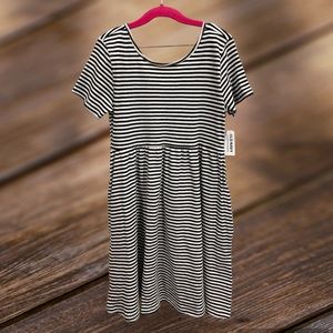 NWT Girls Black and White Stripped Dress size large 10/12